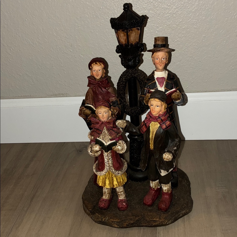 Christmas Streets 2004 Collection Village Figurine Carolers Set